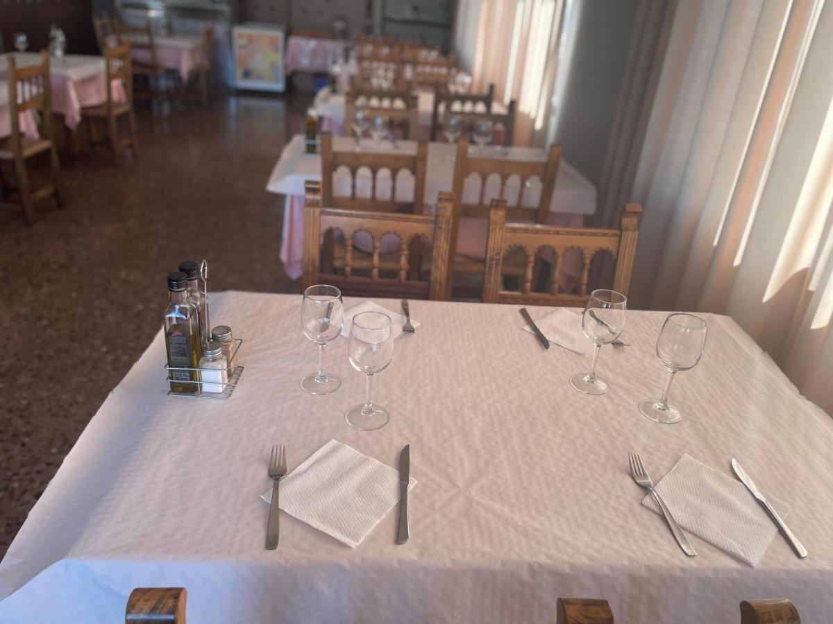 Hotel Reina Isabel Lleida Luaran gambar
