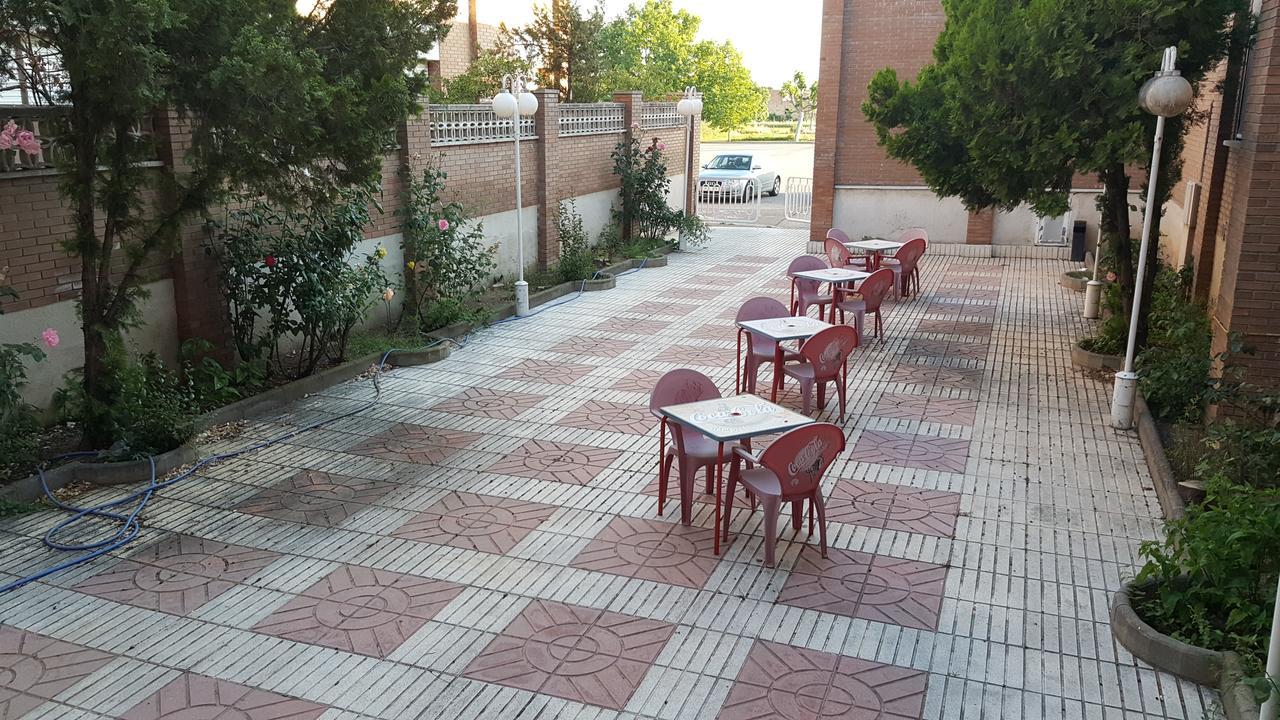 Hotel Reina Isabel Lleida Luaran gambar