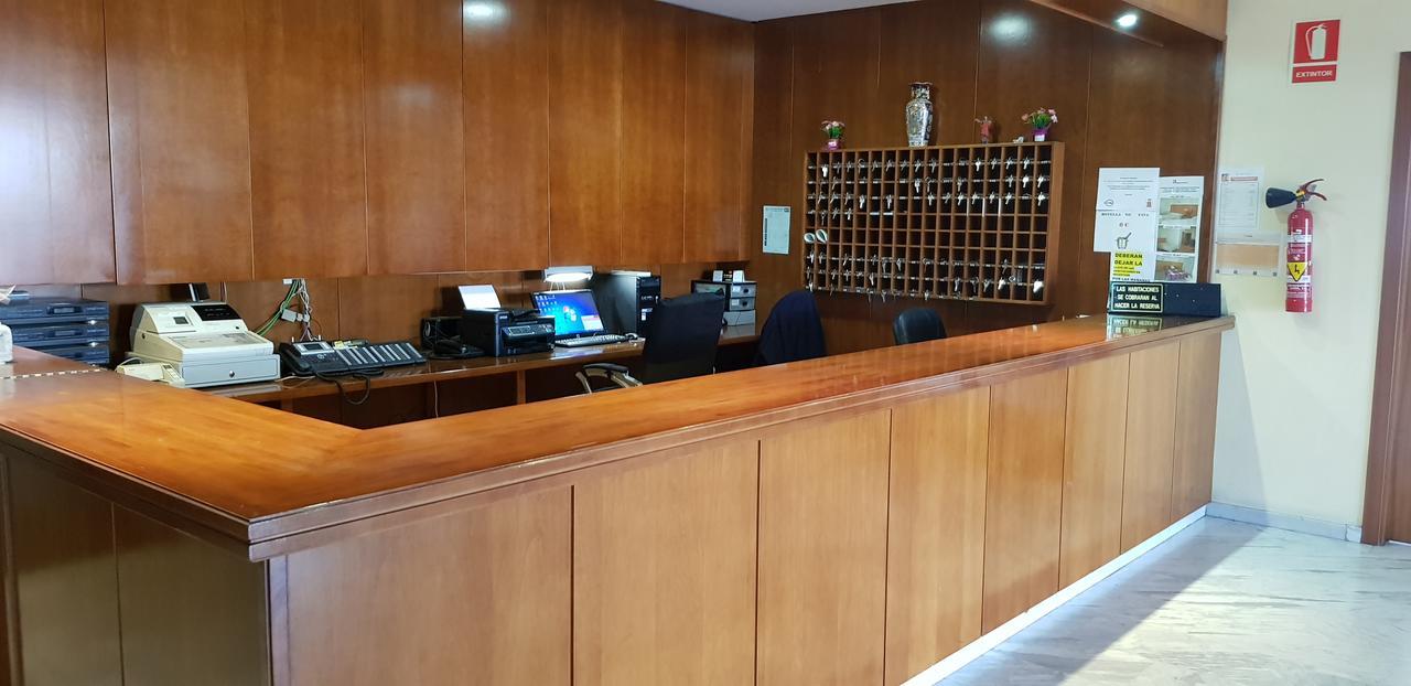 Hotel Reina Isabel Lleida Luaran gambar