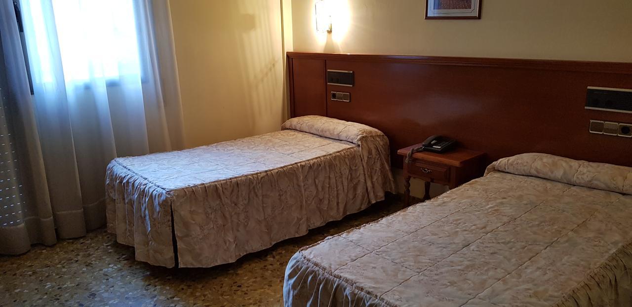 Hotel Reina Isabel Lleida Luaran gambar