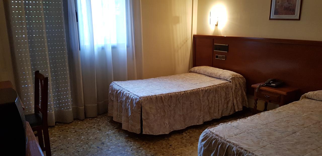 Hotel Reina Isabel Lleida Luaran gambar
