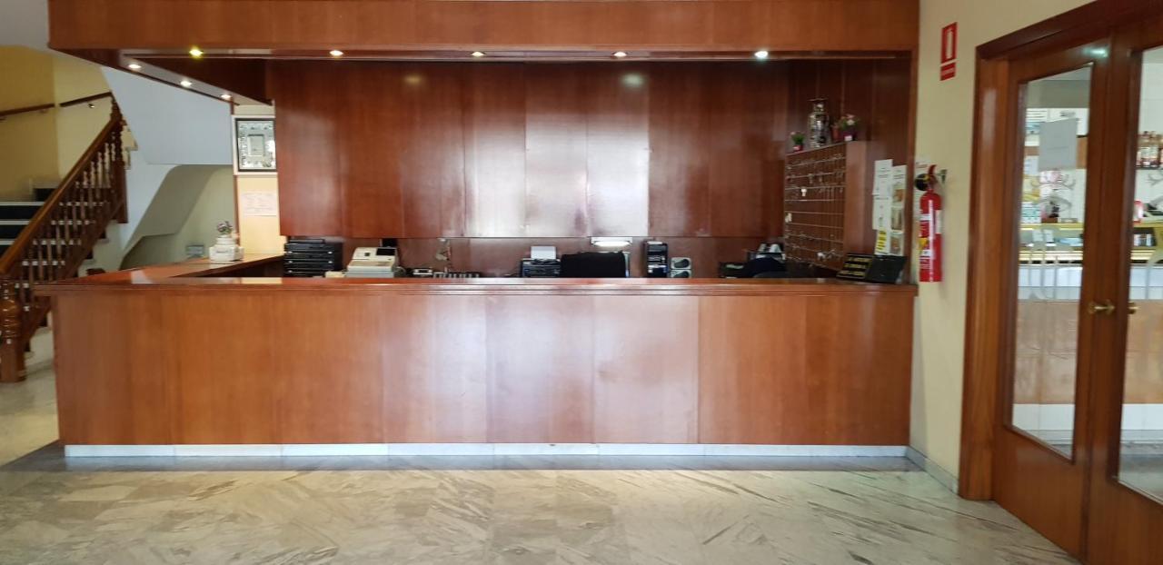 Hotel Reina Isabel Lleida Luaran gambar